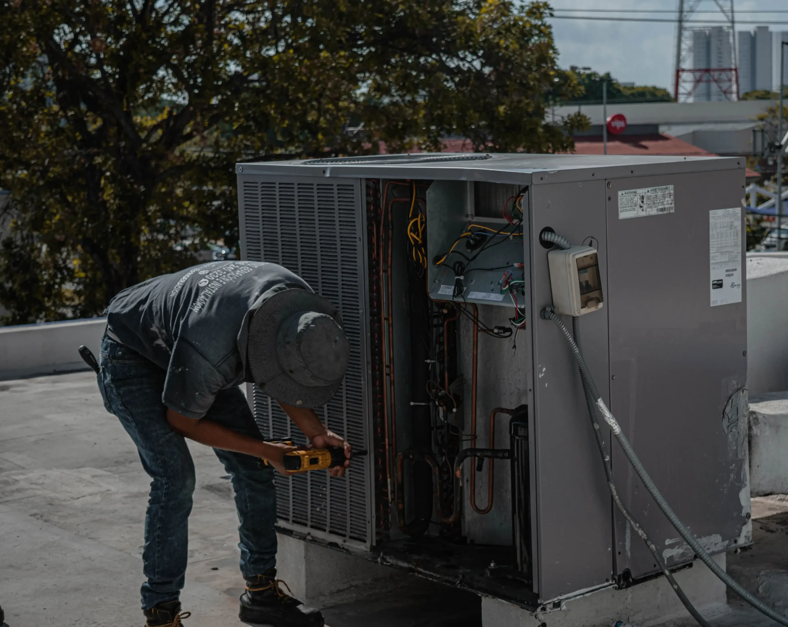 Air conditioning installation technician